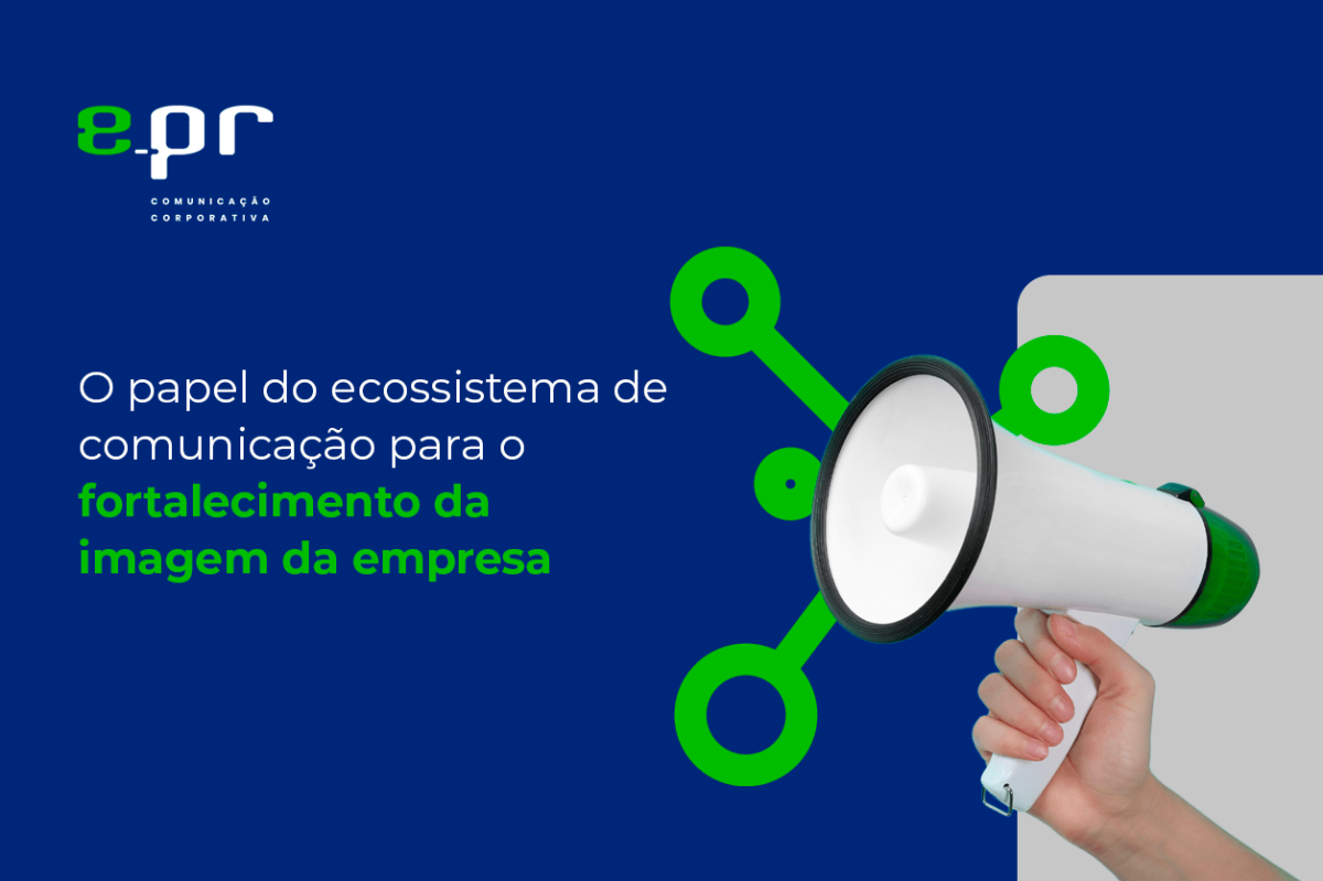 Banner da EPR Comunicação Corporativa com o título 'O papel do ecossistema de comunicação para o fortalecimento da imagem da empresa'. À direita, uma imagem mostra uma mão segurando um megafone, simbolizando a amplificação da mensagem e a comunicação eficaz. Fundo azul com logotipo da EPR no canto superior esquerdo